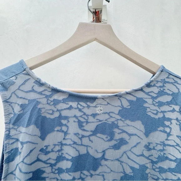 Tangerine || Women's Work Out Top Sleeveless with Mesh Design Large - Picture 4 of 4